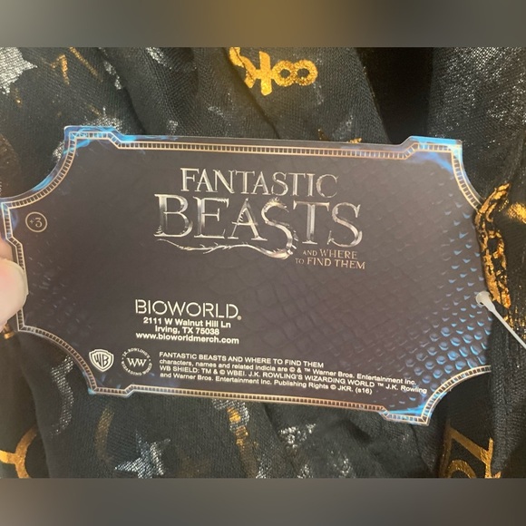 Elegant Black and Gold Designer Scarf Fantastic Beasts - Picture 5 of 5